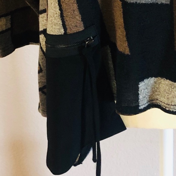 Color Block Poncho - Picture 4 of 5